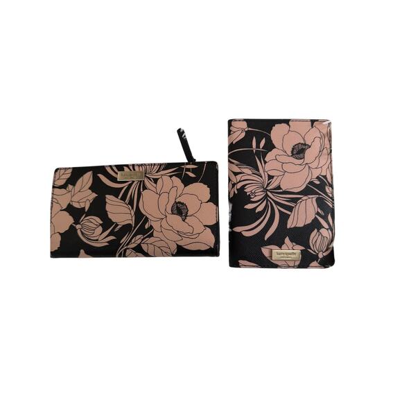Kate Spade Bifold wallet/Passport holder - Picture 1 of 8